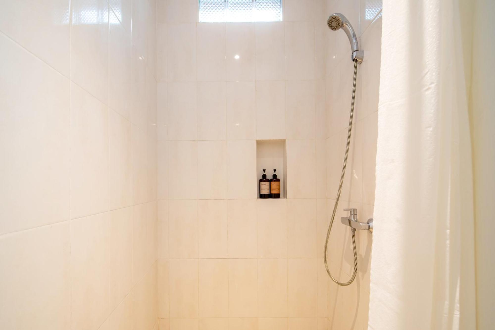 Gelatik Bed And Breakfast Seminyak  Phòng bức ảnh